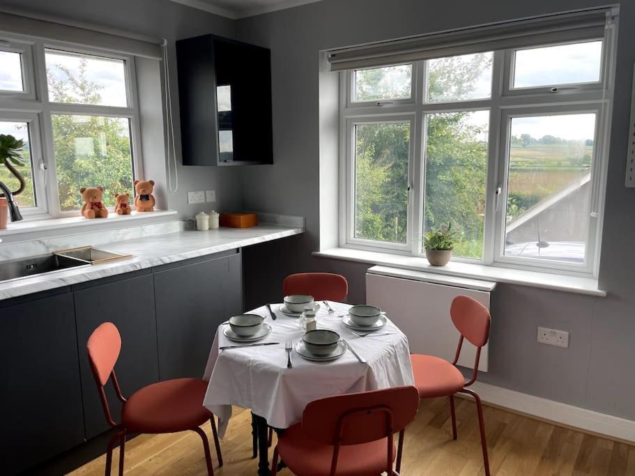 One-bedroom Flat With Plenty Of Parkings * Oxford